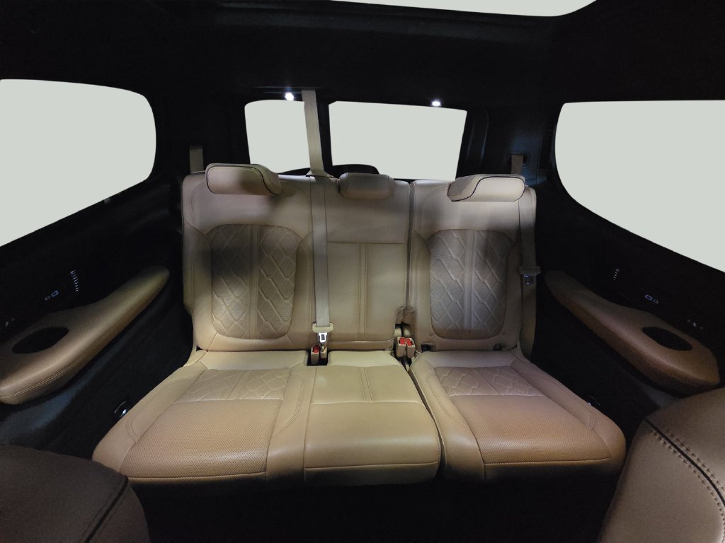 Used 2023 Jeep Grand Wagoneer Series III AWD/4WD image 40