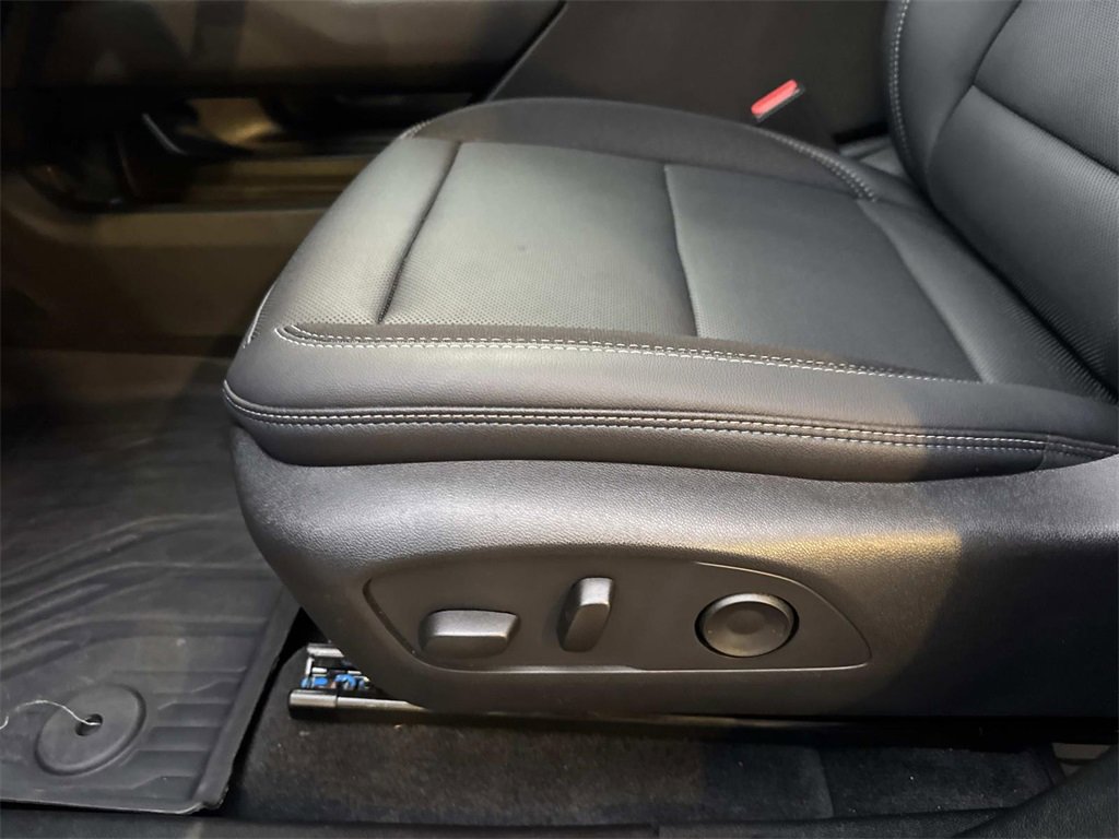 Used 2025 Chevrolet Equinox EV LT w/ Convenience Package II image 18