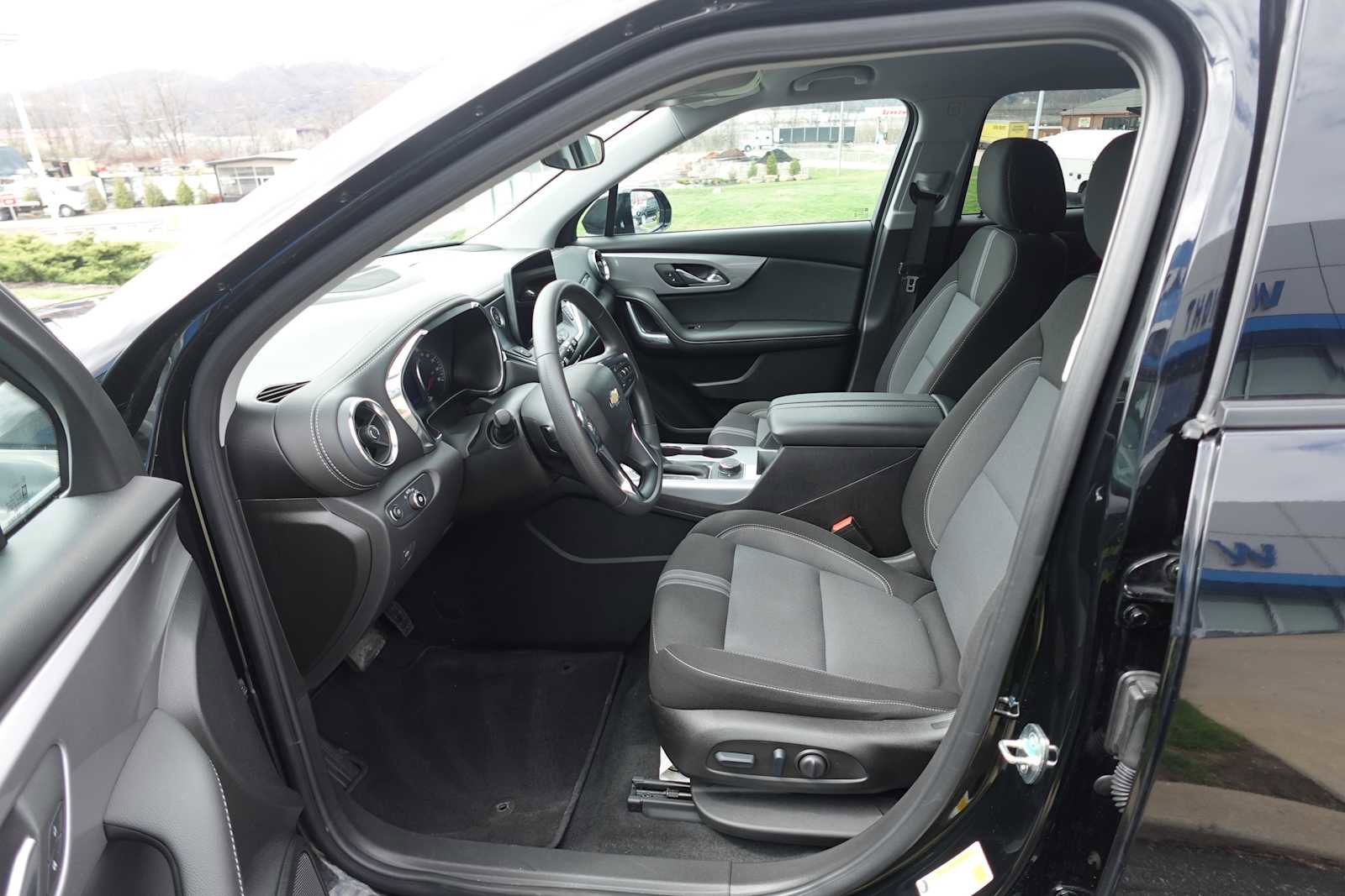 Used 2025 Chevrolet Blazer LT image 12