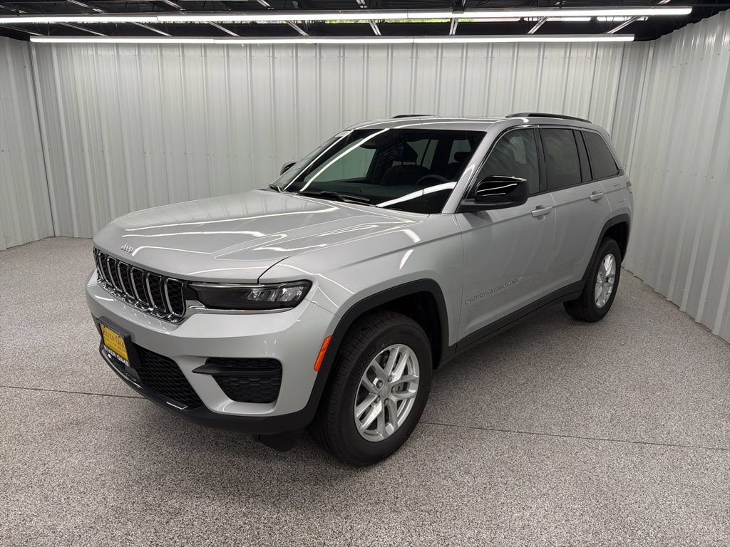 New 2026 Jeep Grand Cherokee Laredo X RWD image 3
