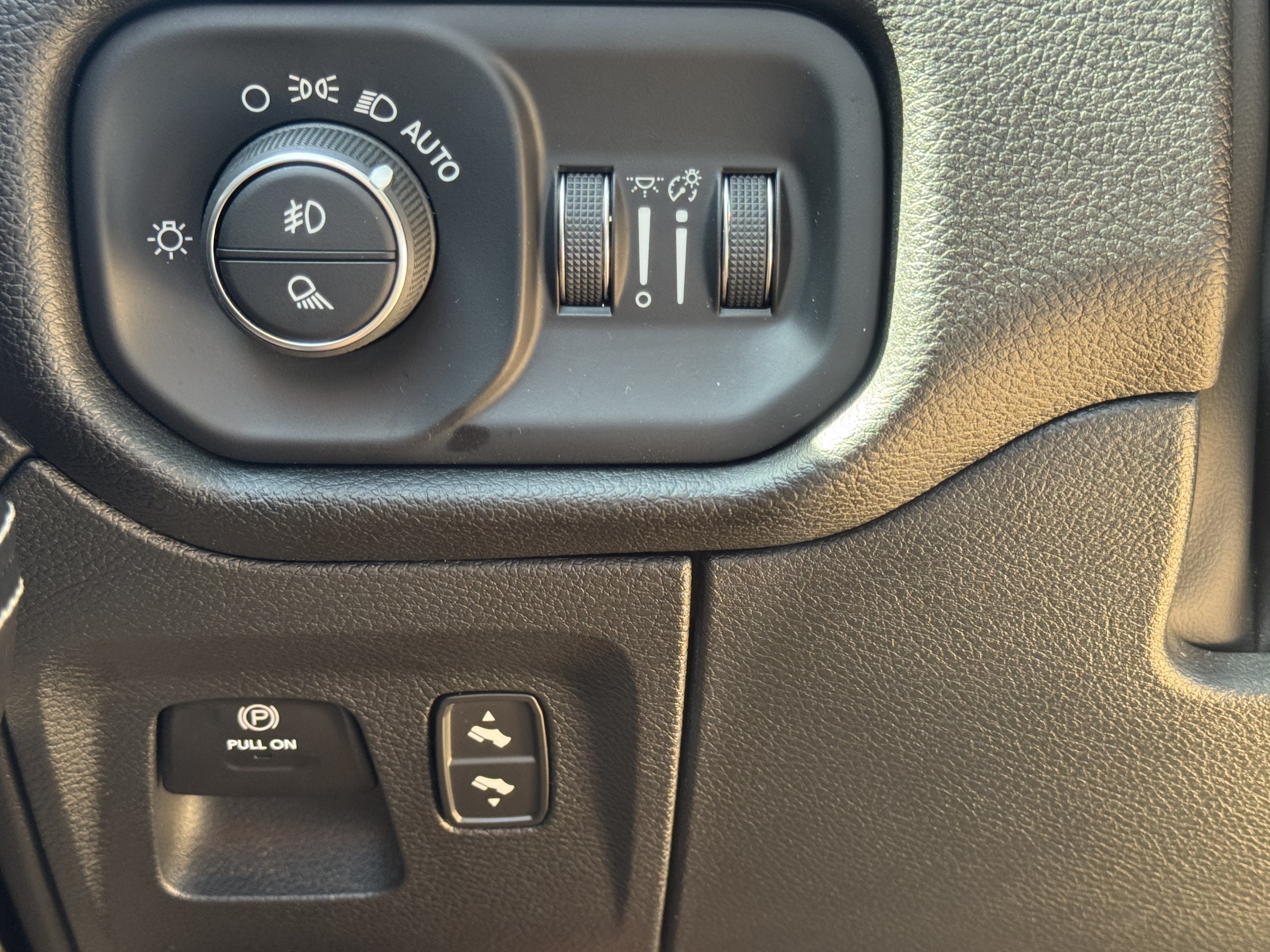 Used 2025 RAM 1500 Laramie AWD/4WD image 25