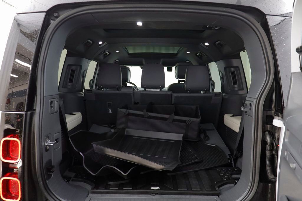 Used 2023 Land Rover Defender 130 X-Dynamic SE image 20
