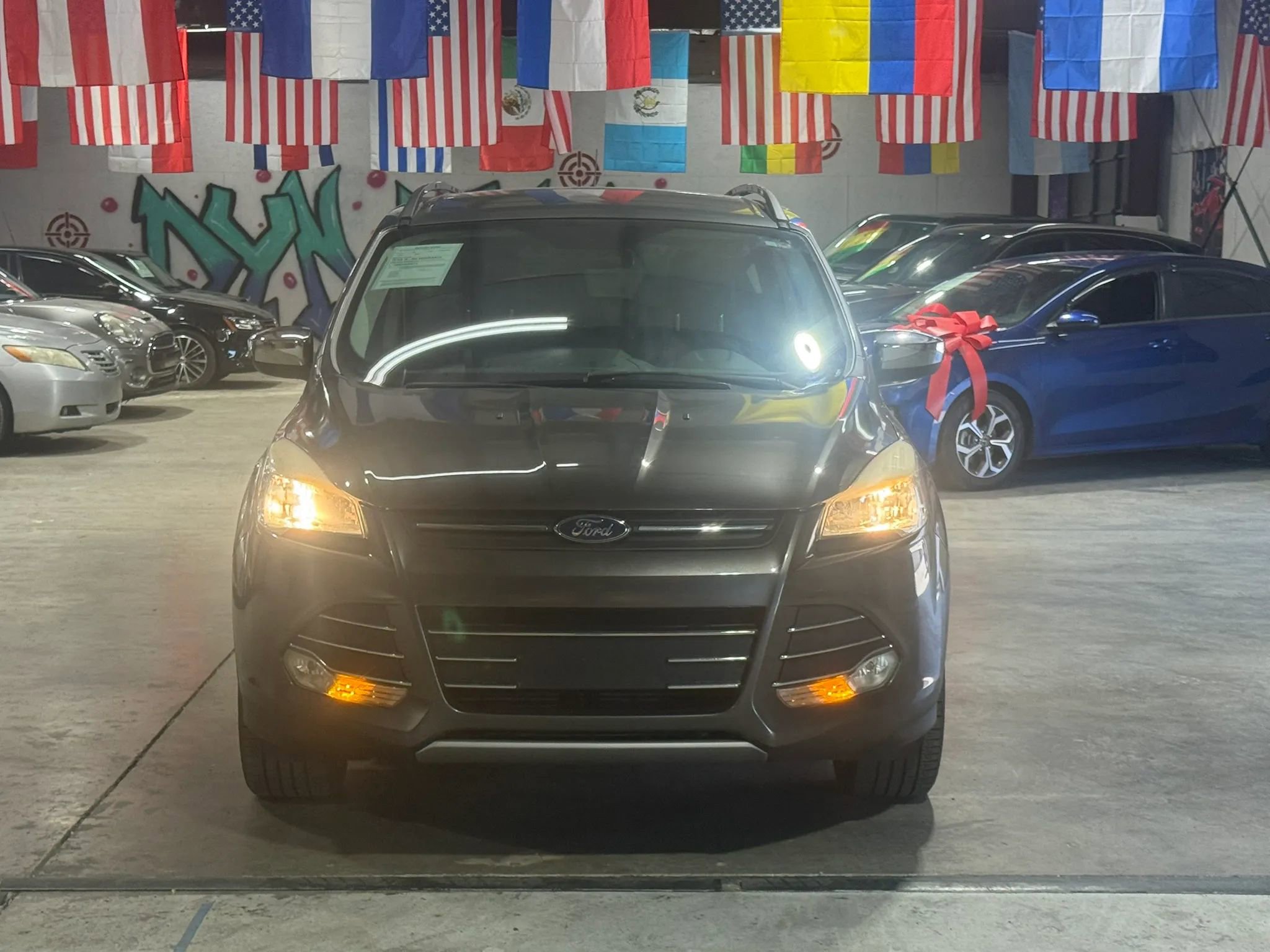 Used 2015 Ford Escape SE w/ SE Chrome Package image 2