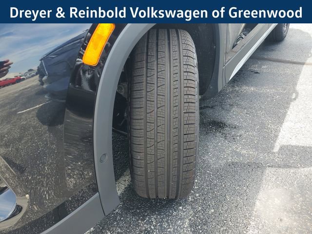 New 2025 Volkswagen Tiguan SE image 12