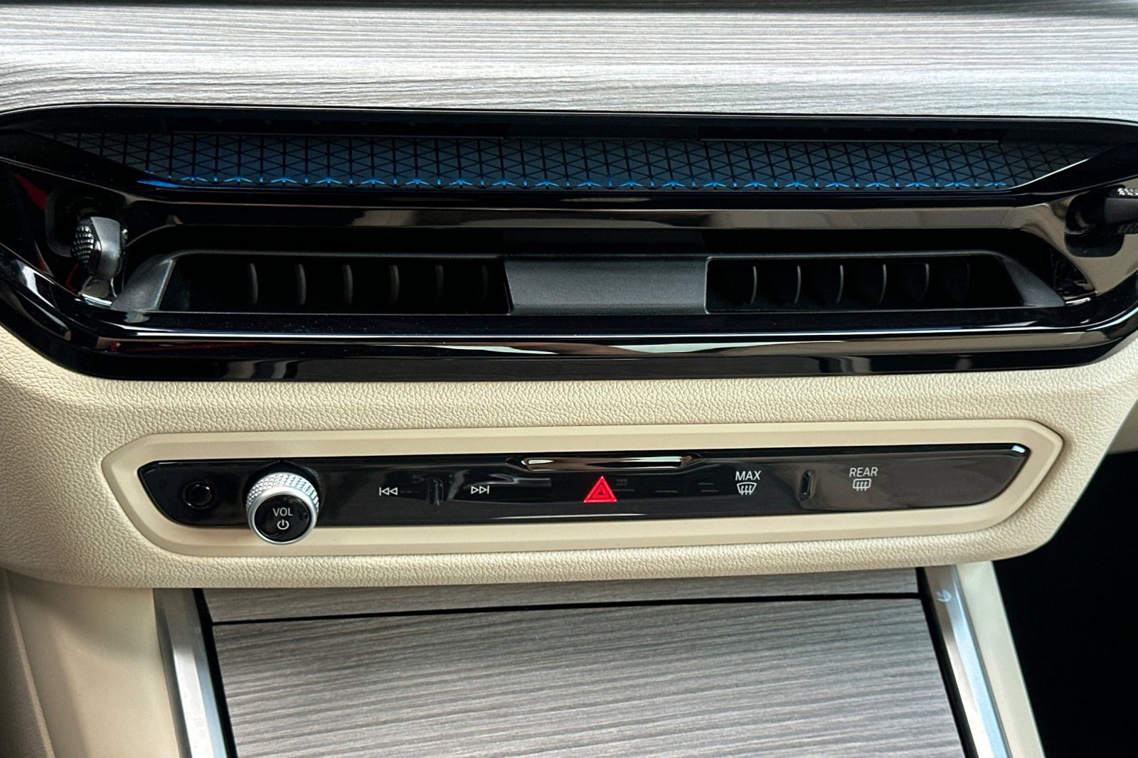 Used 2025 BMW 430i Coupe w/ Convenience Package image 25