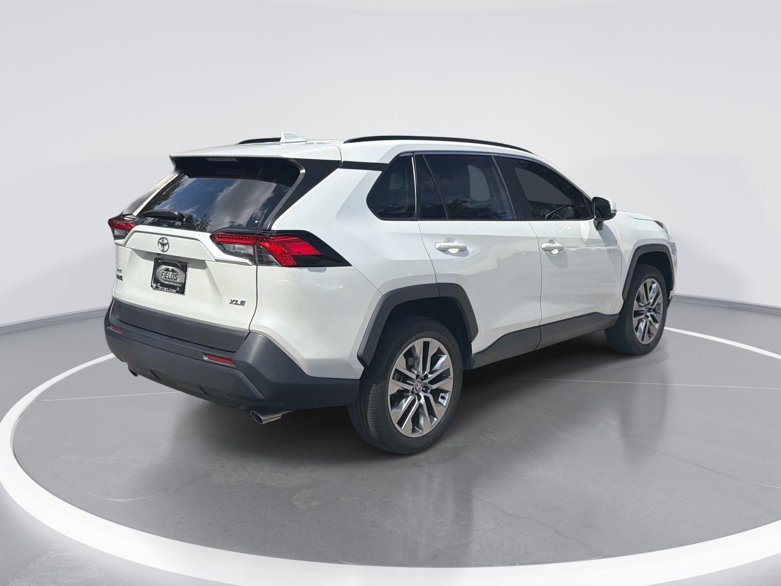 Used 2023 Toyota RAV4 XLE Premium FWD image 3