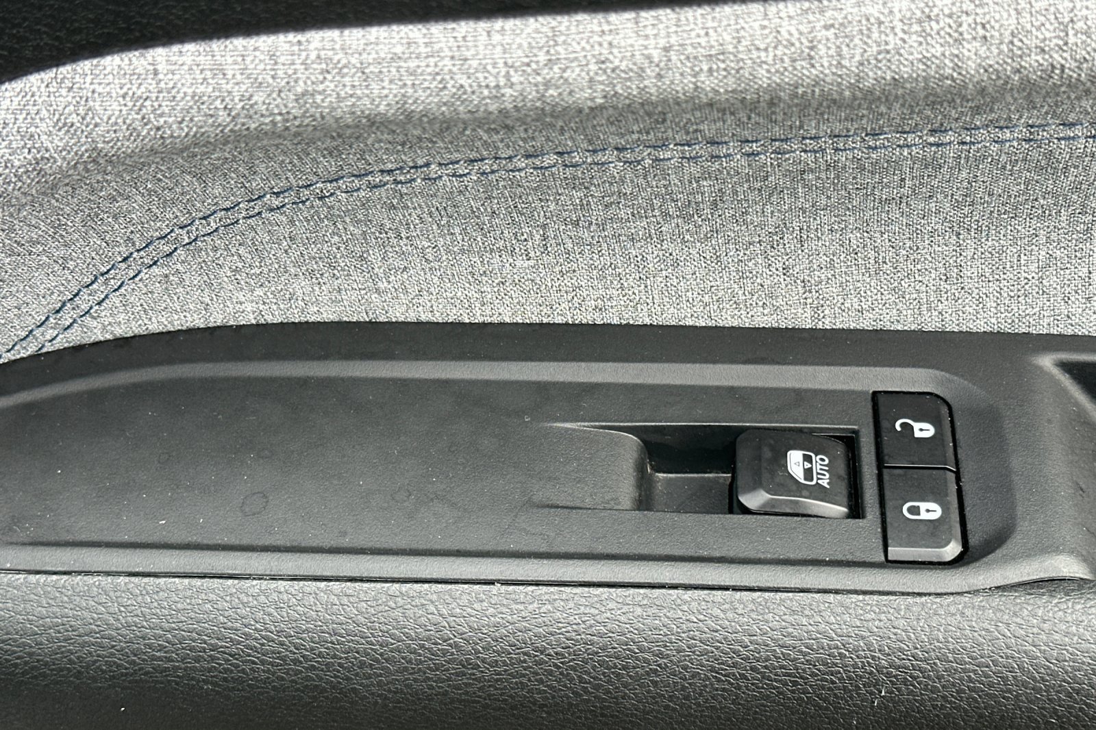 Used 2024 Jeep Compass Latitude image 21