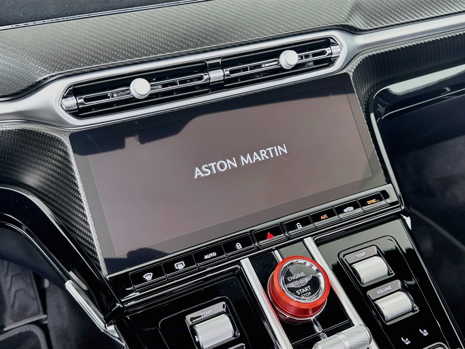 Used 2026 Aston Martin V8 Vantage S RWD image 14
