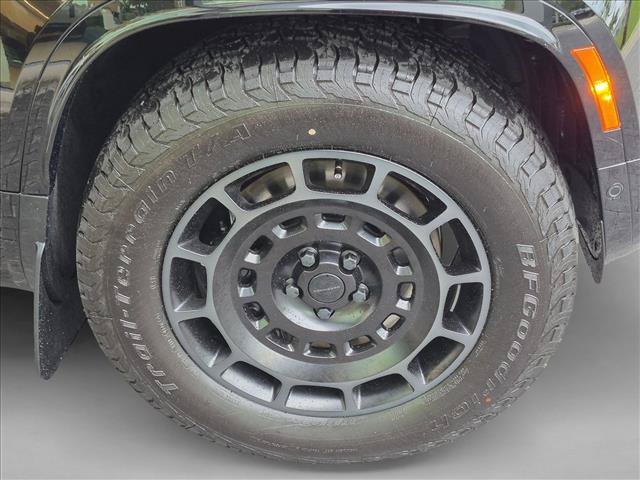 New 2026 Land Rover Defender 110 OCTA AWD/4WD image 9