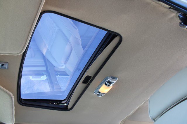 Used 1990 Jeep Grand Wagoneer image 24