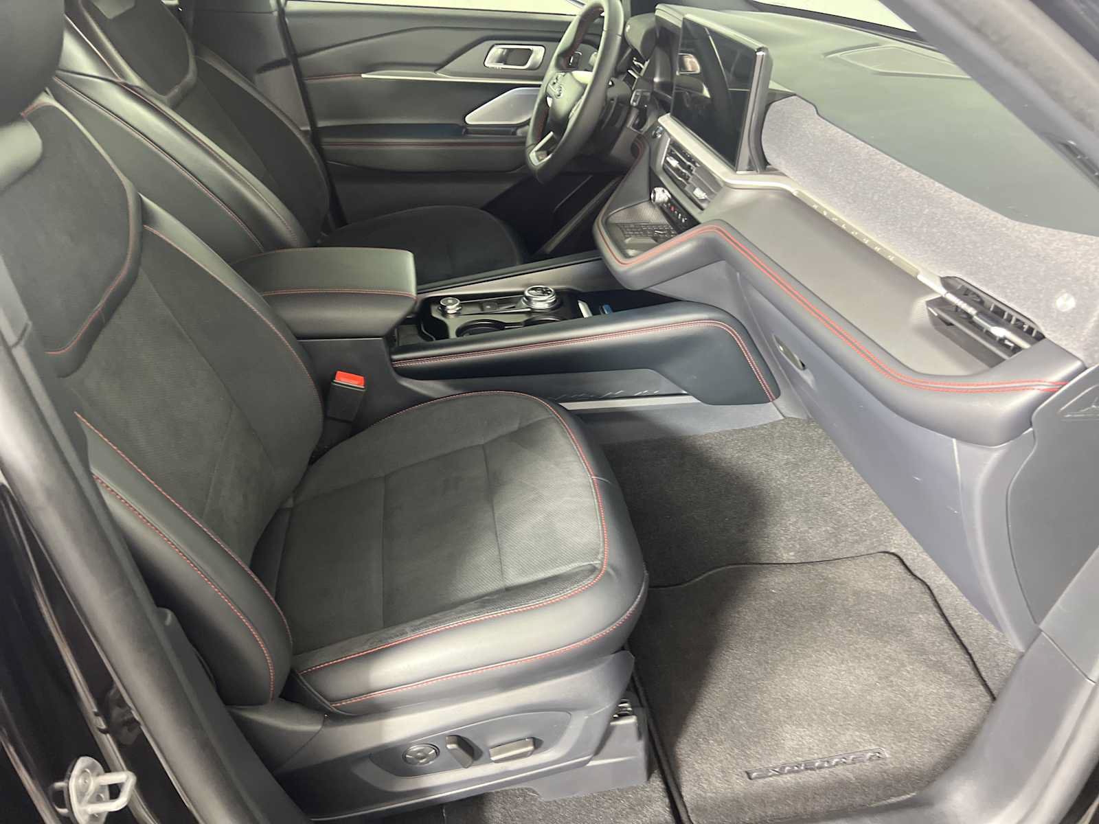 Used 2025 Ford Explorer ST AWD/4WD image 13