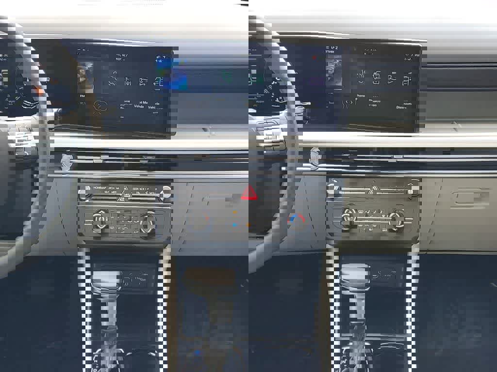 Used 2025 Hyundai Tucson SE image 15