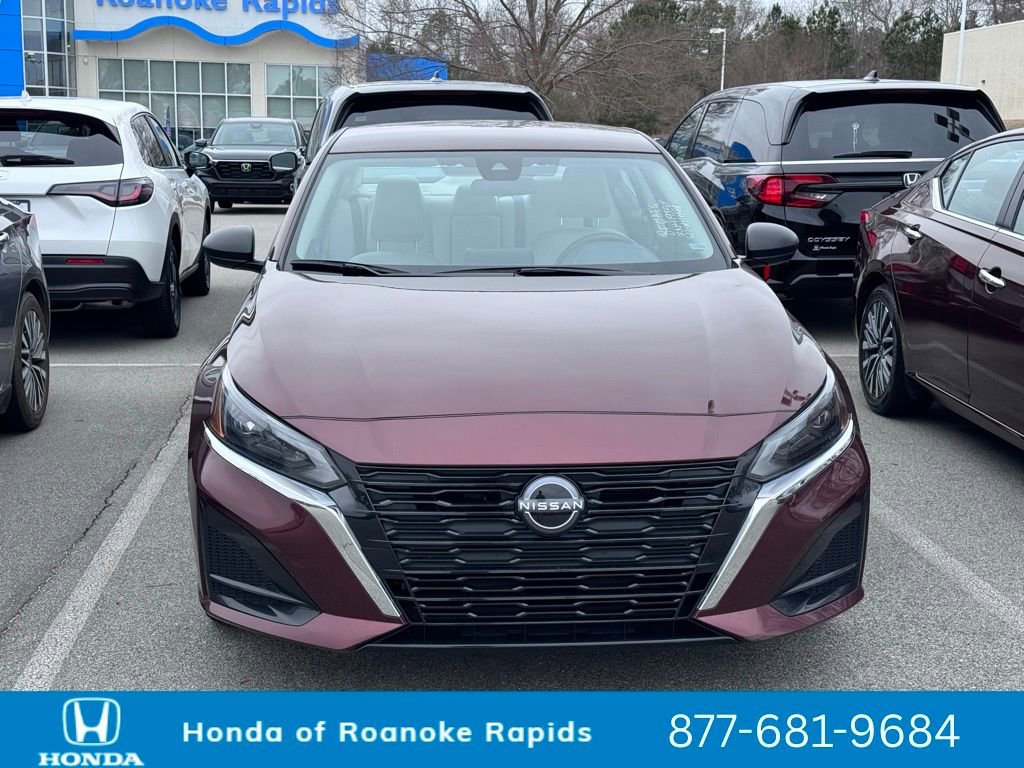 Used 2024 Nissan Altima 2.5 SV image 3