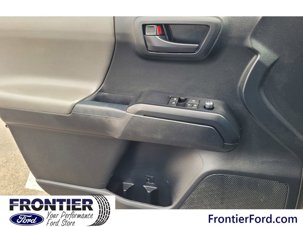 Used 2016 Toyota Tacoma SR image 18