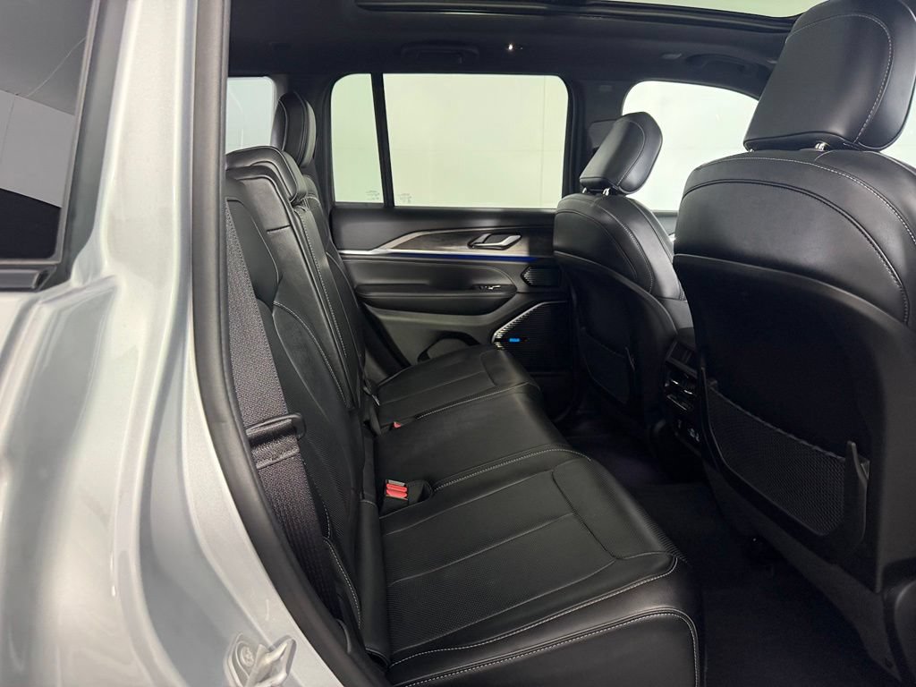 Certified 2023 Jeep Grand Cherokee Overland AWD/4WD image 19