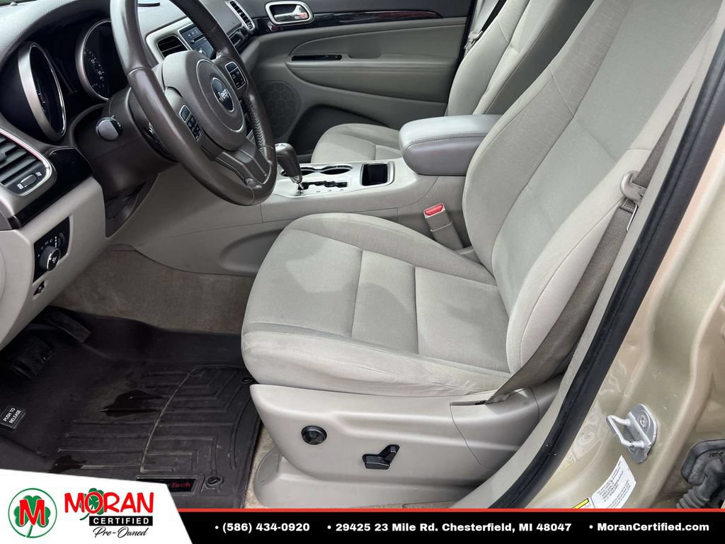 Used 2011 Jeep Grand Cherokee Laredo AWD/4WD image 16