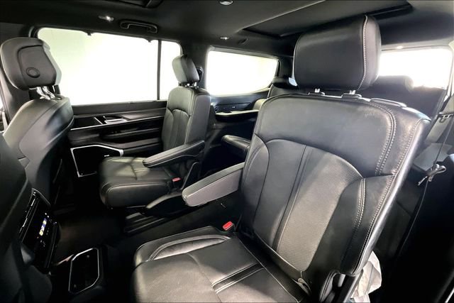 Used 2023 Jeep Wagoneer Series III w/ Premium Group I image 23