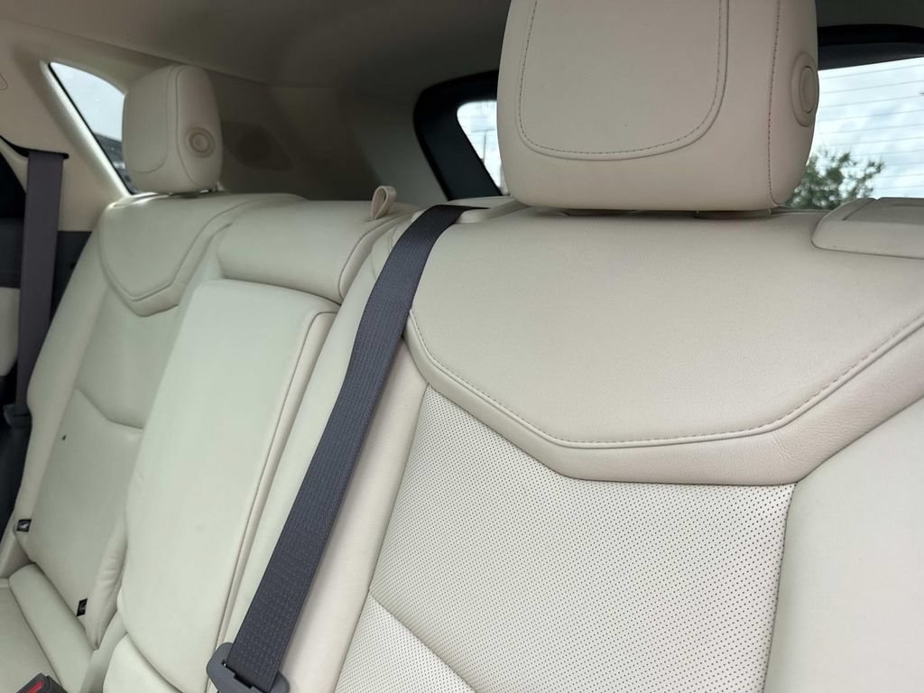 Used 2018 Cadillac XT5 Luxury w/ Driver Awareness Package FWD image 14