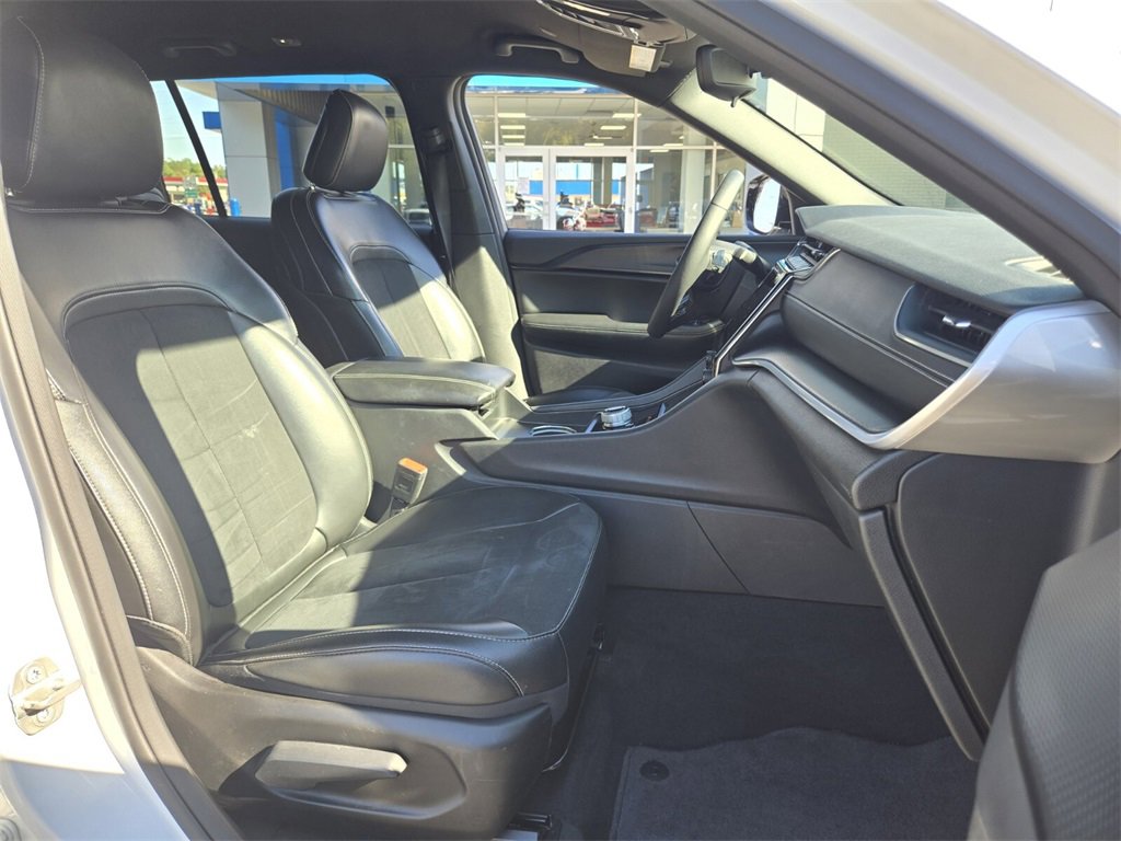 Used 2024 Jeep Grand Cherokee L Laredo image 21