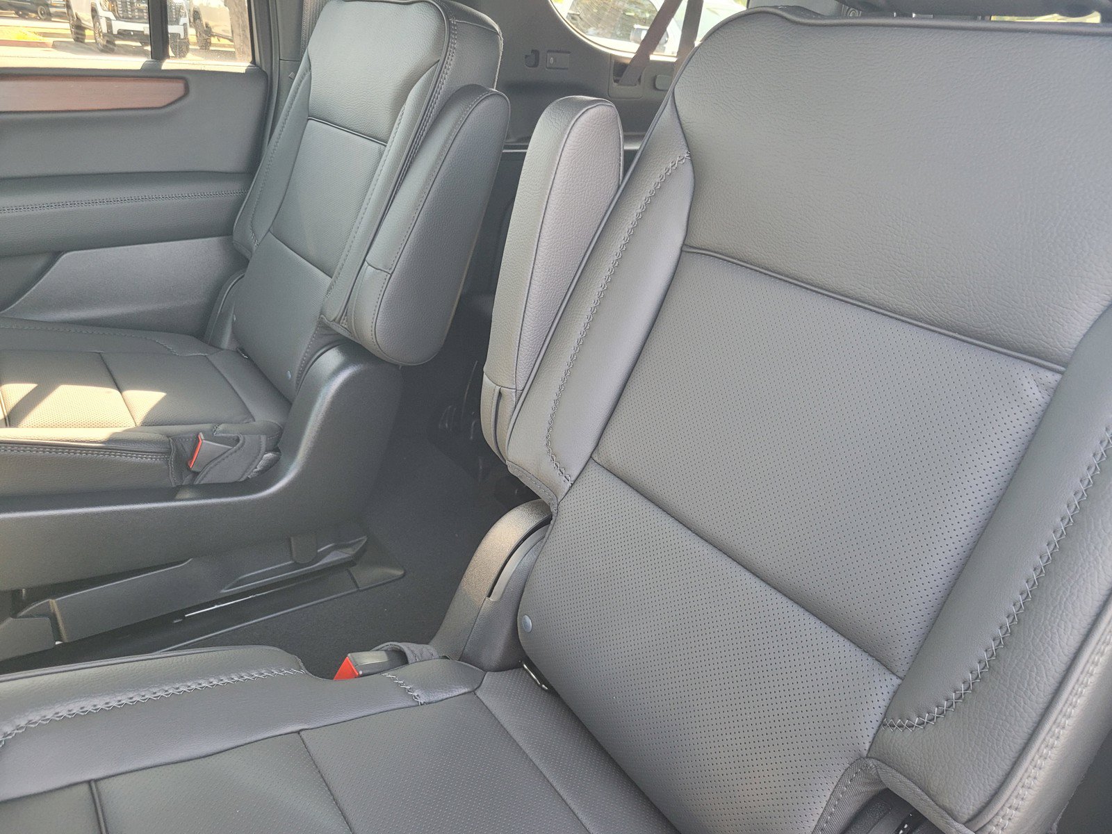 New 2026 GMC Yukon XL Denali w/ Denali Reserve Package AWD/4WD image 6