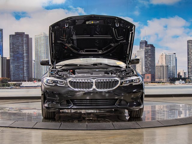 Certified 2022 BMW 330i xDrive Sedan w/ Driving Assistance Package image 4