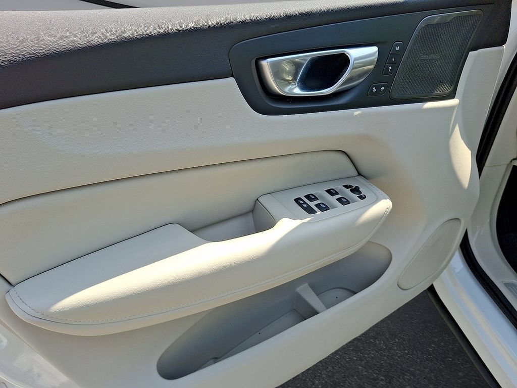 Certified 2026 Volvo XC60 B5 Ultra AWD/4WD image 16
