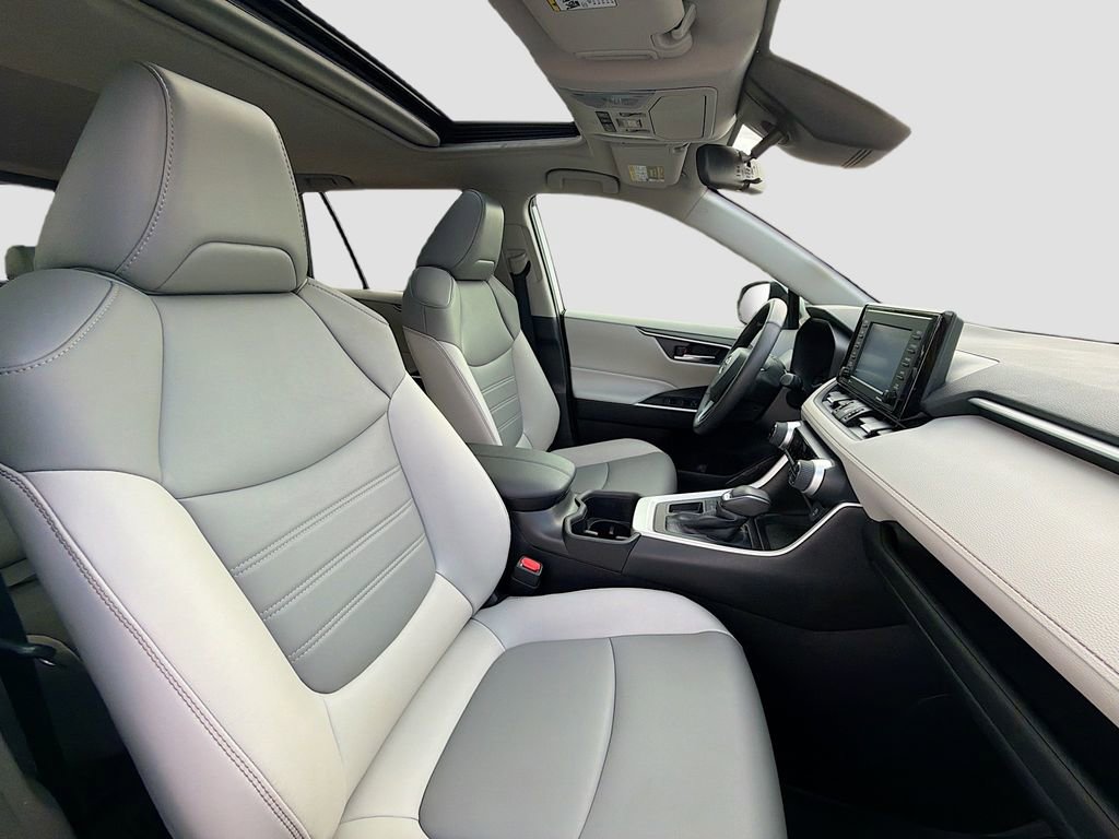 Used 2022 Toyota RAV4 XLE Premium image 27