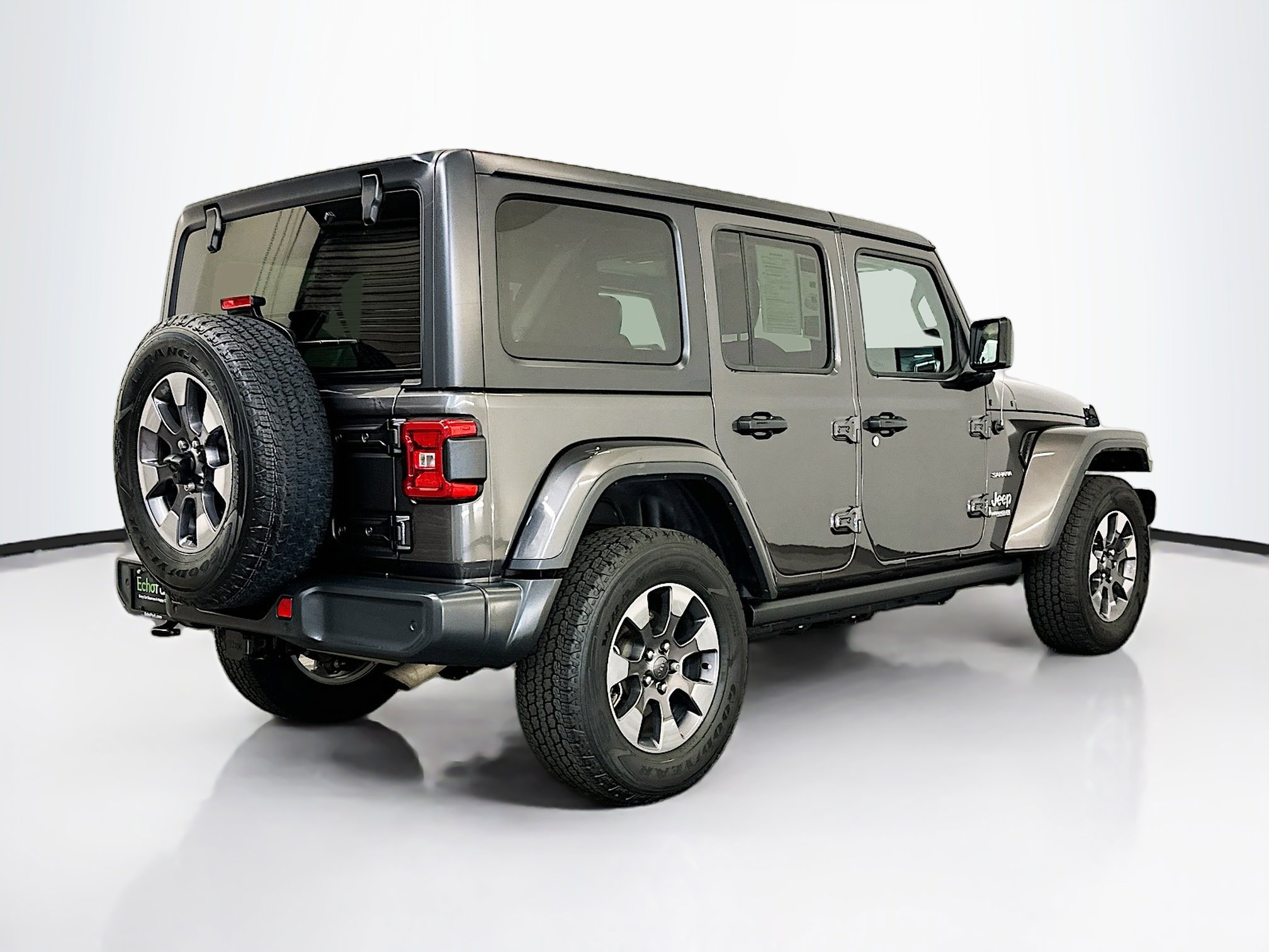 Used 2018 Jeep Wrangler Unlimited Sahara image 9