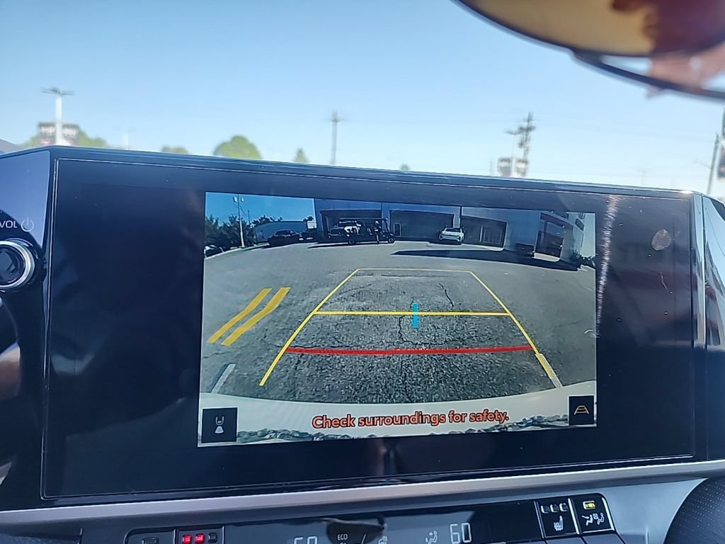 Used 2025 Toyota Camry SE w/ Multimedia Upgrade Package FWD image 5
