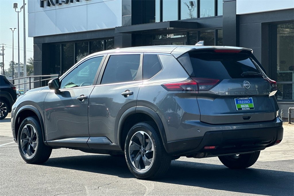Used 2024 Nissan Rogue SV image 8