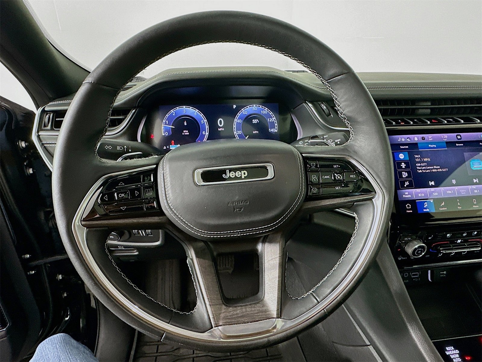 Used 2022 Jeep Grand Cherokee Overland w/ Luxury Tech Group IV image 11