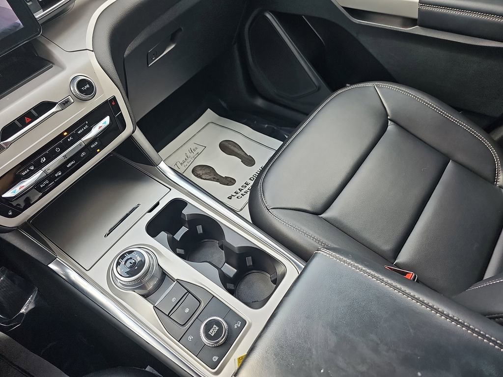 Used 2023 Ford Explorer XLT w/ Equipment Group 202A AWD/4WD image 30