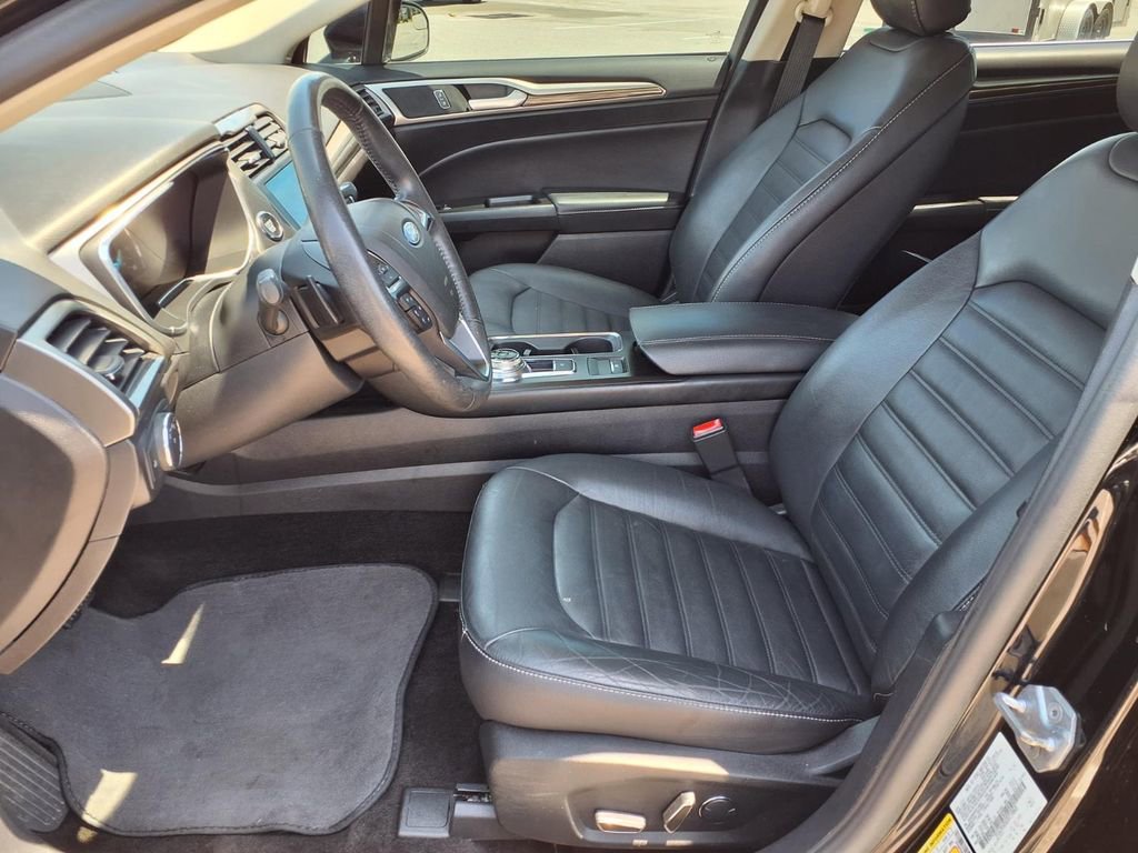 Used 2018 Ford Fusion SE w/ Fusion SE Technology Package FWD image 23