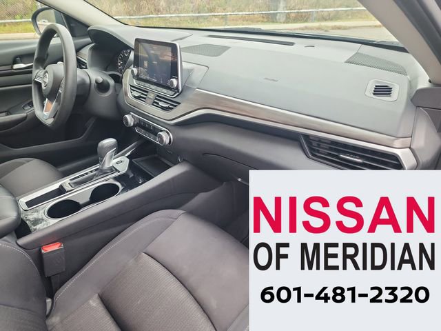 Used 2024 Nissan Altima 2.5 SV image 14