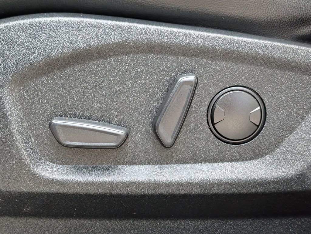 Used 2020 Ford Edge Titanium FWD image 25