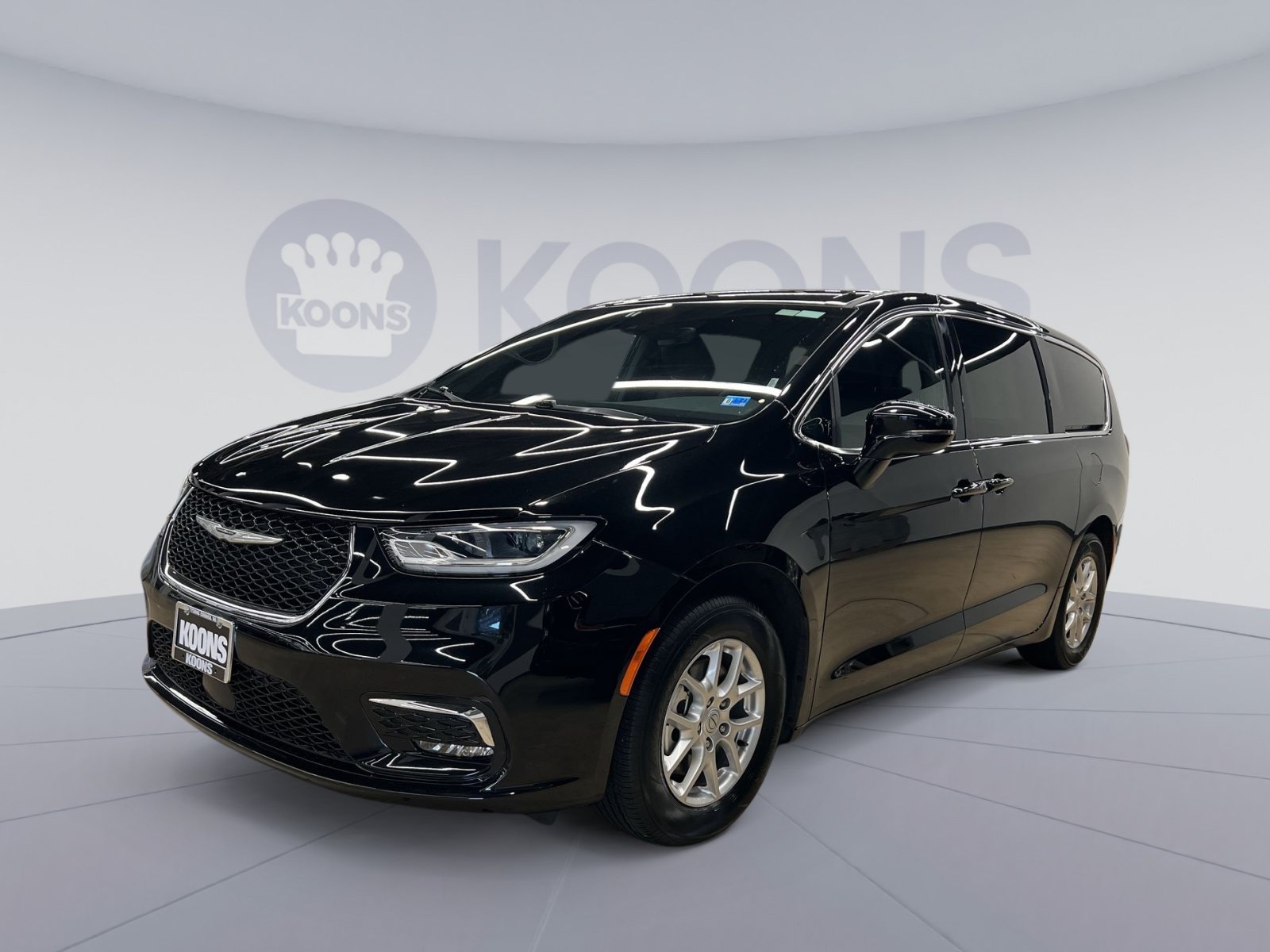 Used 2025 Chrysler Pacifica Select FWD image 1