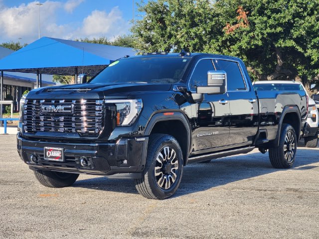 Certified 2026 GMC Sierra 3500 Denali Ultimate AWD/4WD image 3