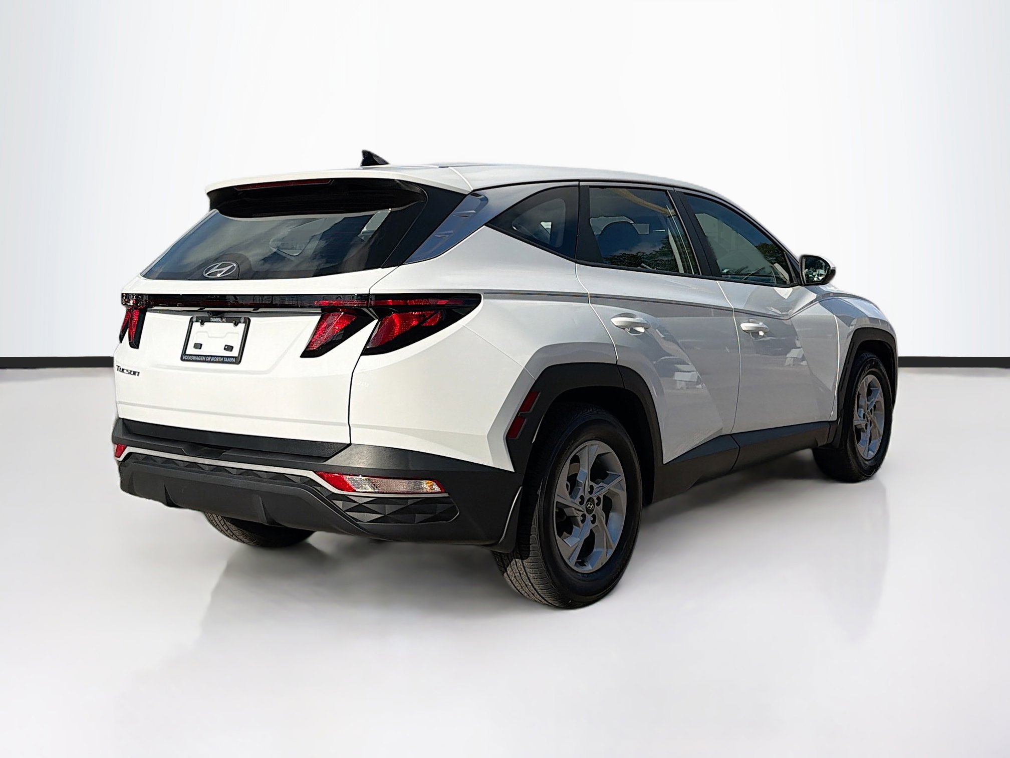 Used 2023 Hyundai Tucson SE image 3