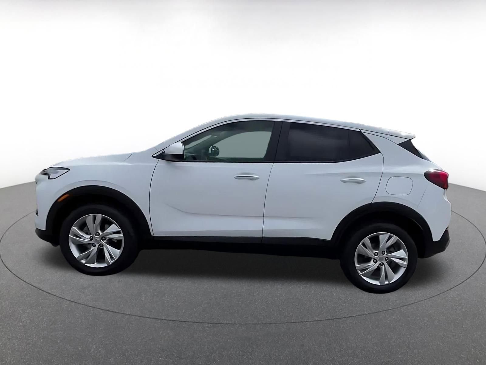 Used 2025 Buick Encore GX Preferred AWD/4WD image 9