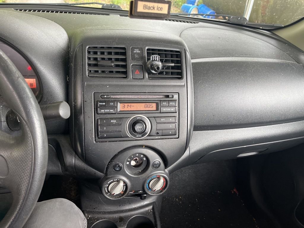 Used 2014 Nissan Versa S FWD image 8
