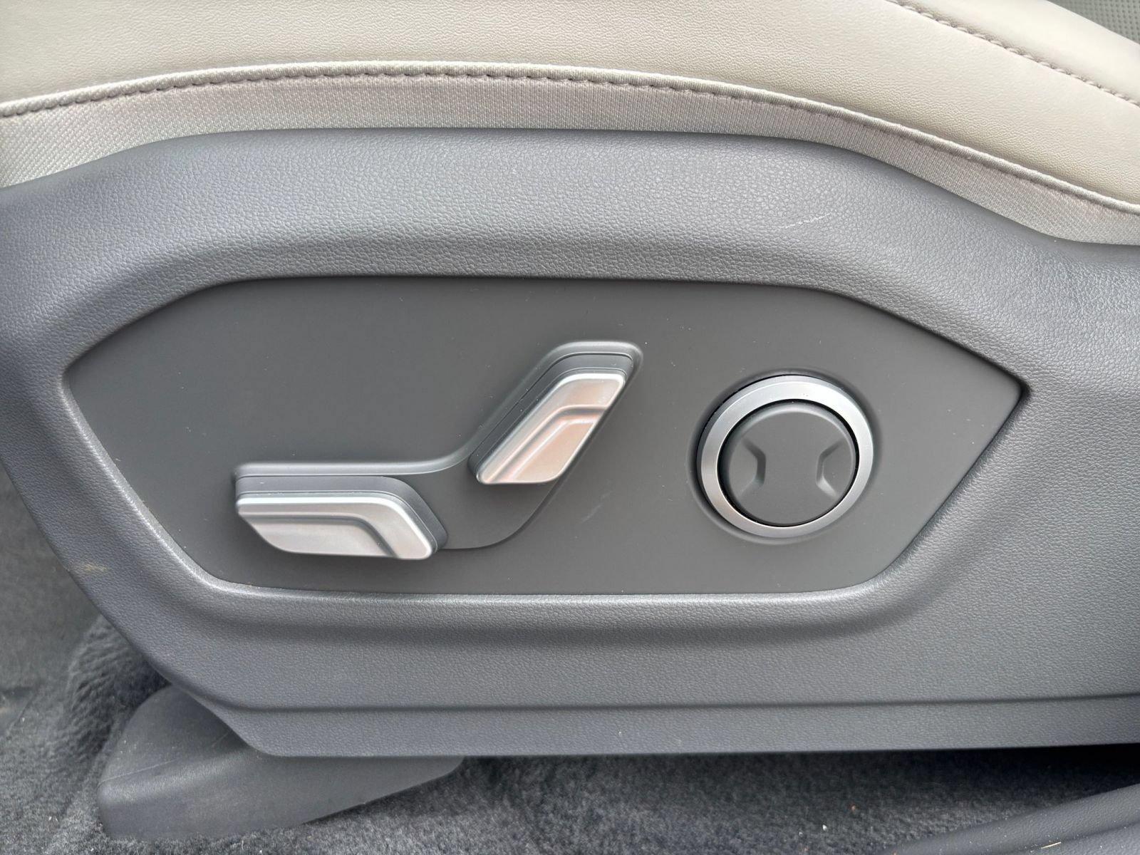 Used 2025 Hyundai Santa Fe SEL FWD image 21