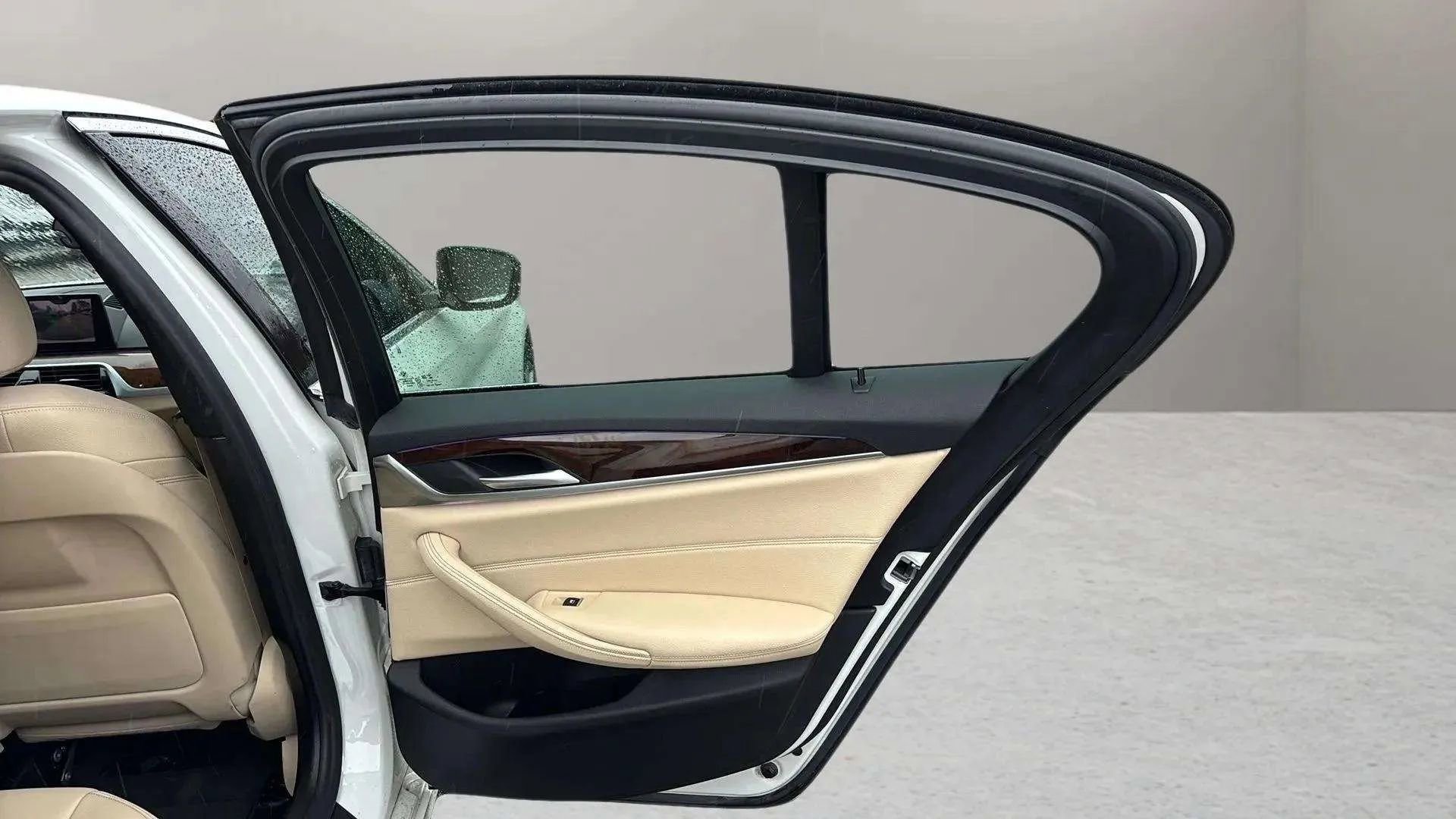 Used 2019 BMW 530i w/ Convenience Package image 21