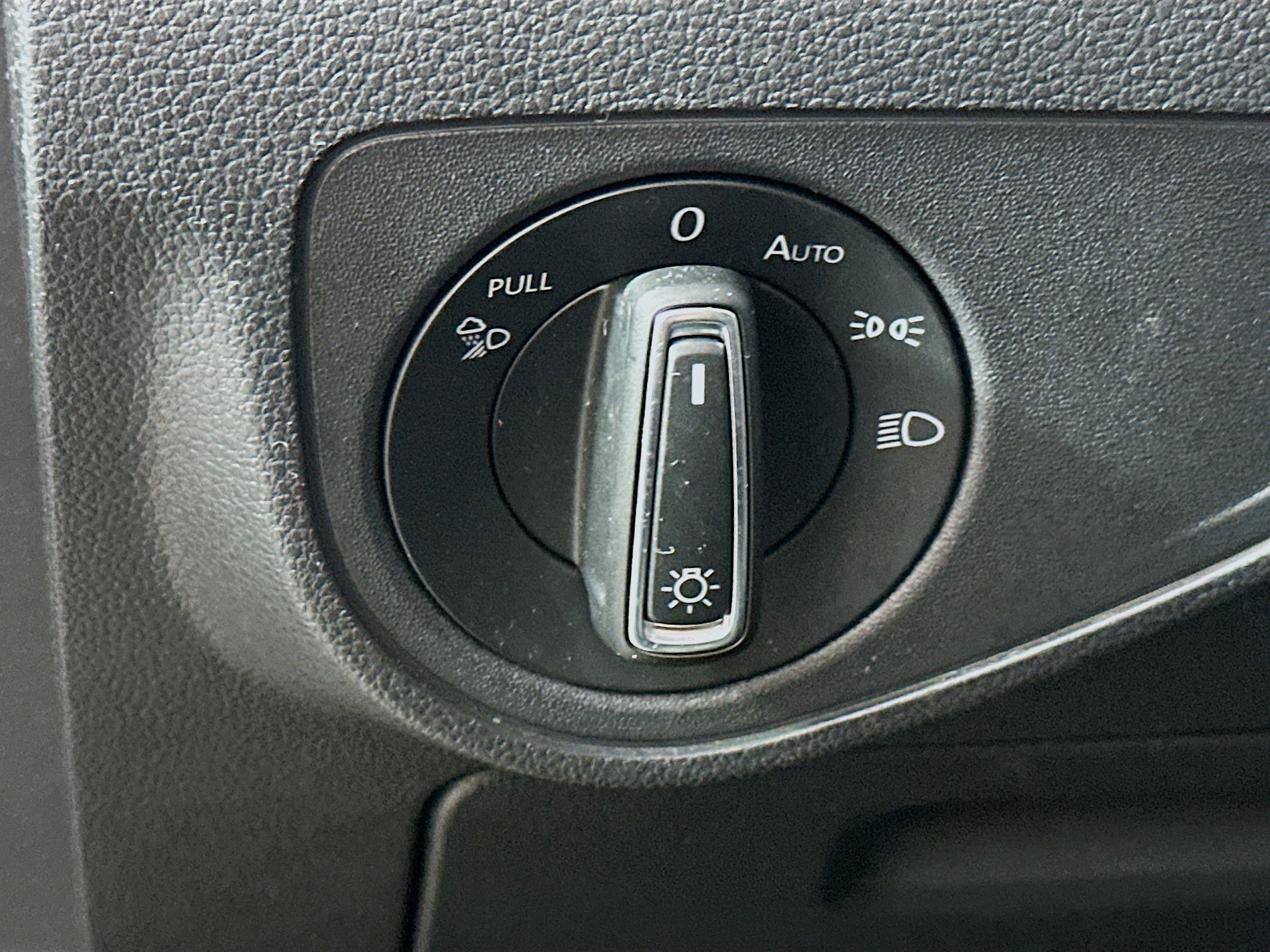 Used 2021 Volkswagen Atlas Cross Sport SE w/ Panoramic Sunroof Package image 17