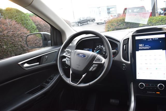 Used 2024 Ford Edge SEL image 25