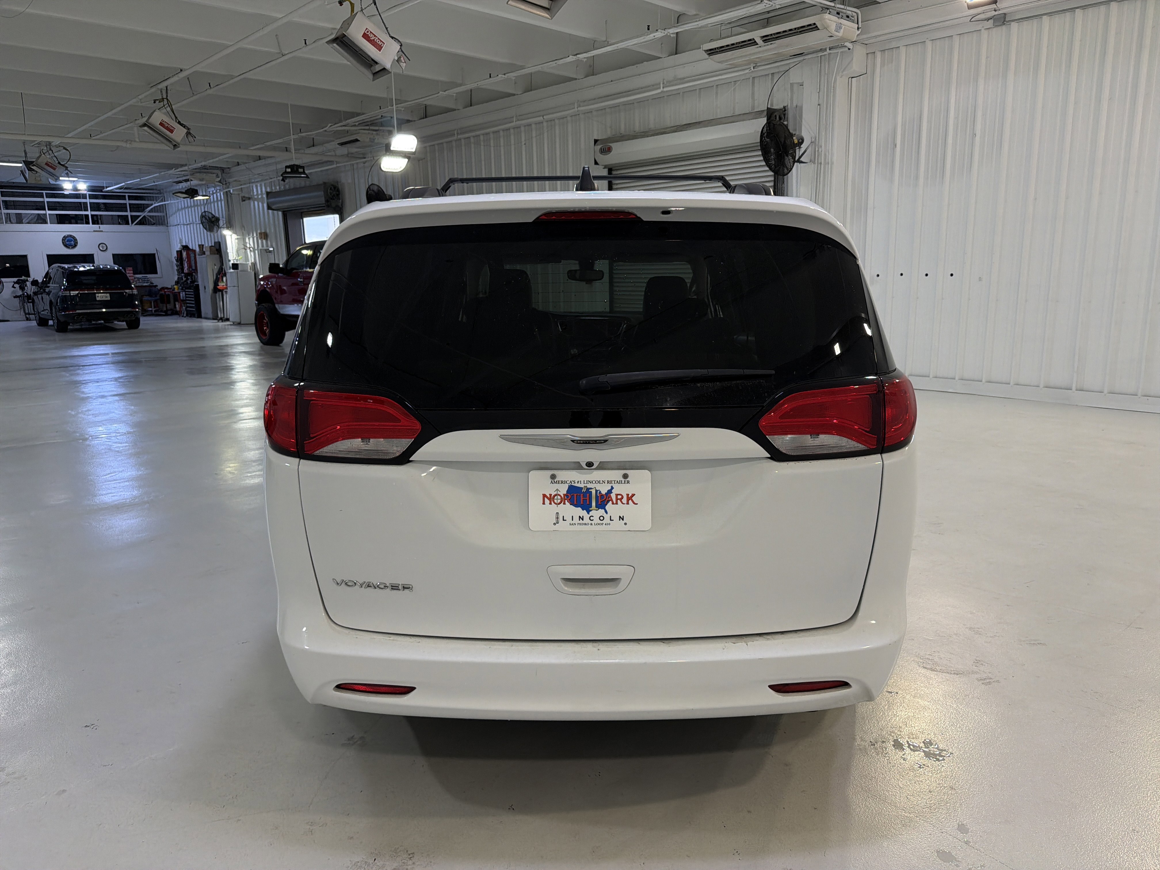 Used 2021 Chrysler Voyager Lxi image 4