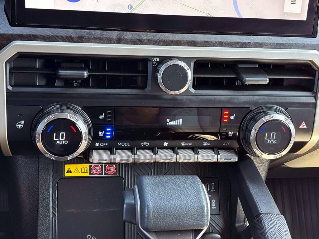 Used 2025 Toyota Tacoma Limited AWD/4WD image 28