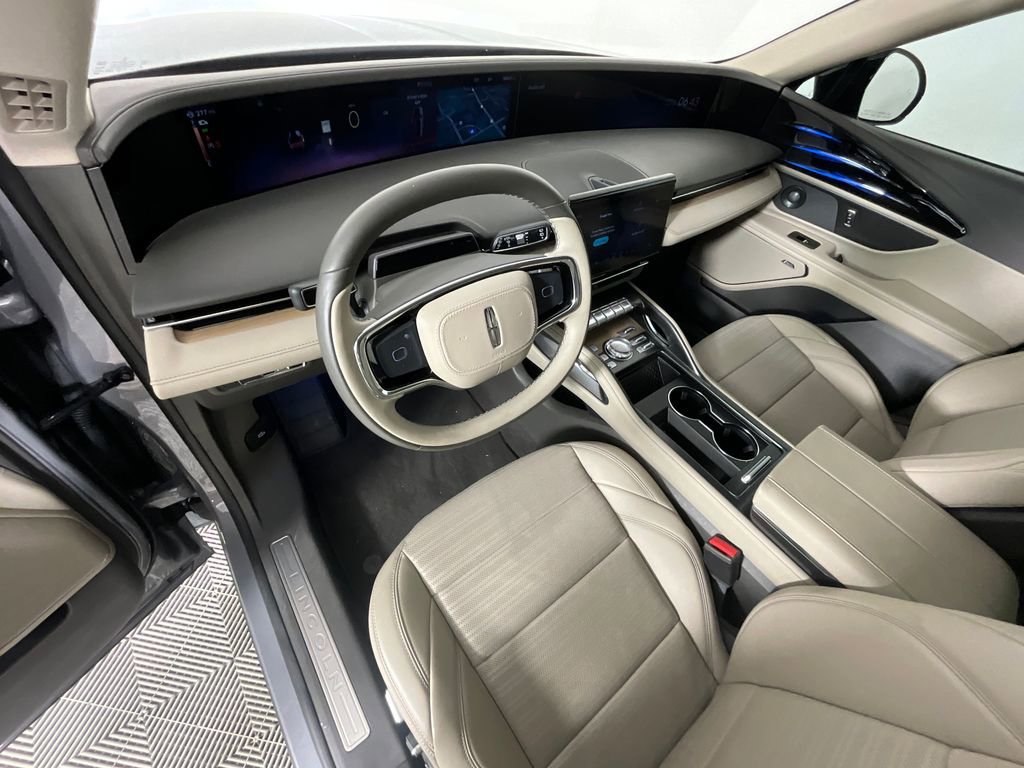 Used 2025 Lincoln Nautilus Reserve AWD/4WD image 15