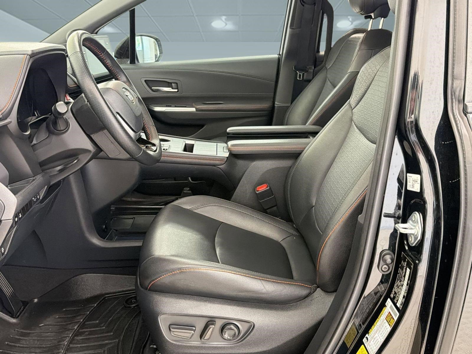 Used 2021 Toyota Sienna XSE w/ XSE Plus Package image 5