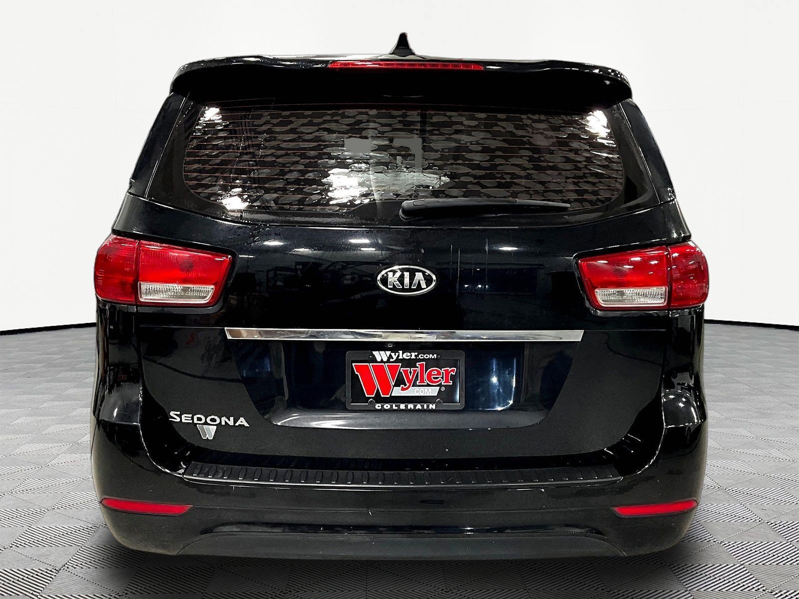 Used 2017 Kia Sedona L FWD image 5
