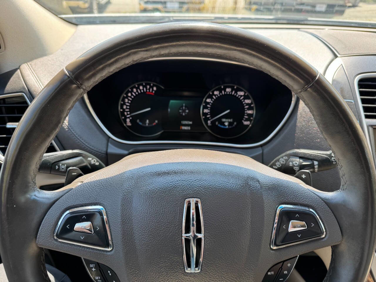 Used 2016 Lincoln MKX Reserve w/ Luxury Package image 21